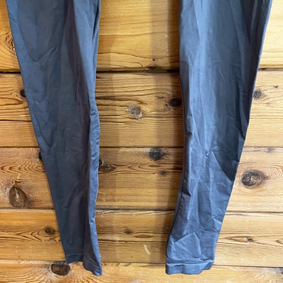 Gymshark dark gray and Purple flex leggings Medium - Picture 5 of 9